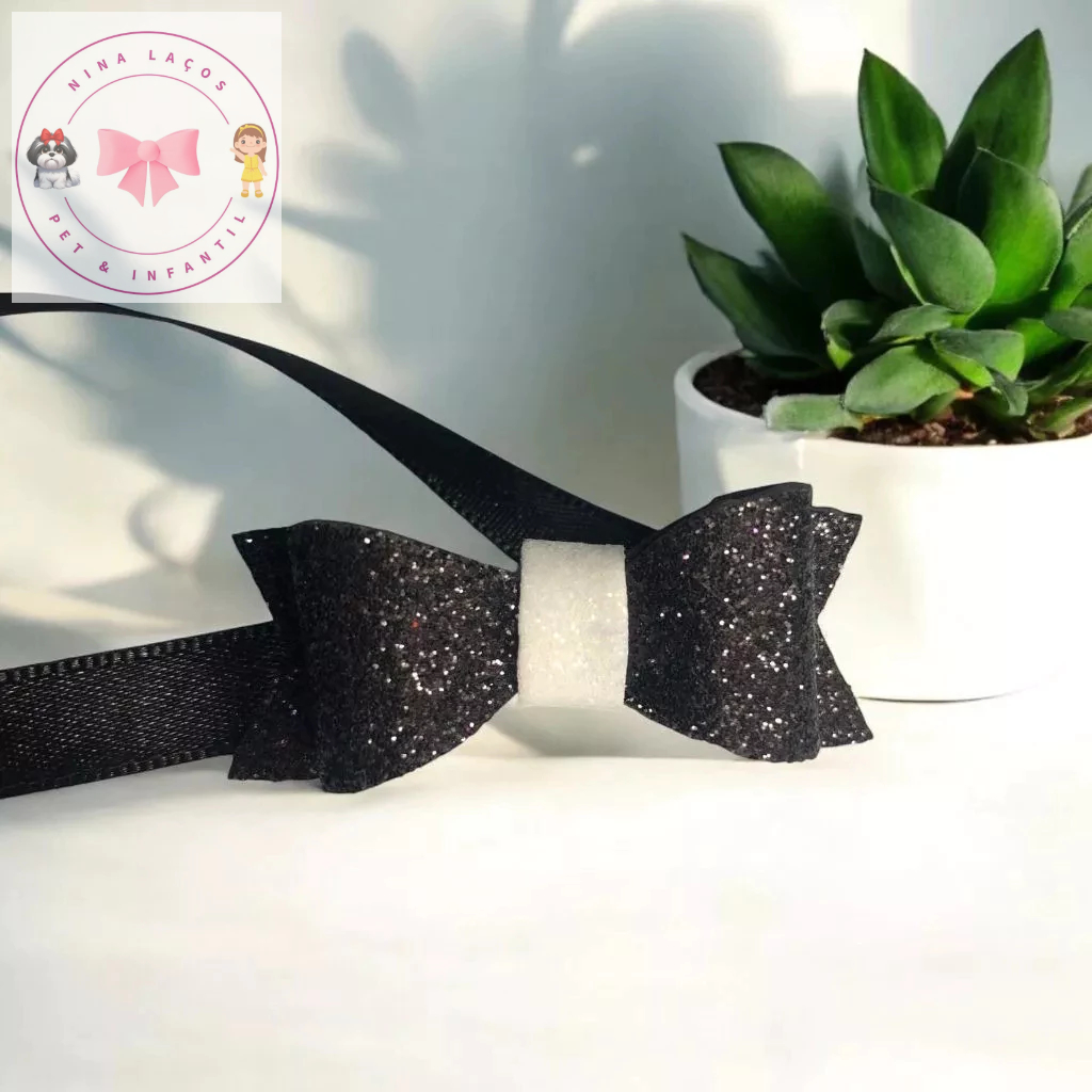 1 Gravata Pet coleira para cachorro tipo borboleta em EVA preto com branco e fita de cetim.