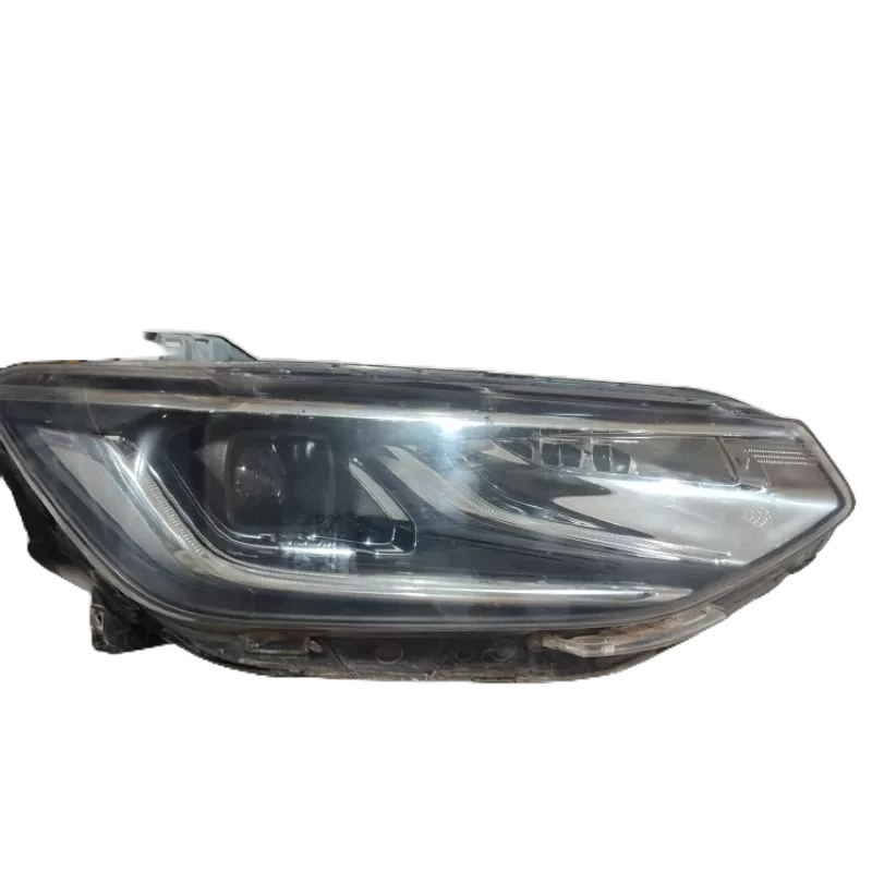 Farol lado direito Chevrolet Tracker 2021 a 2025 Dynamic led ( com quebra na garra ) cód 26304848