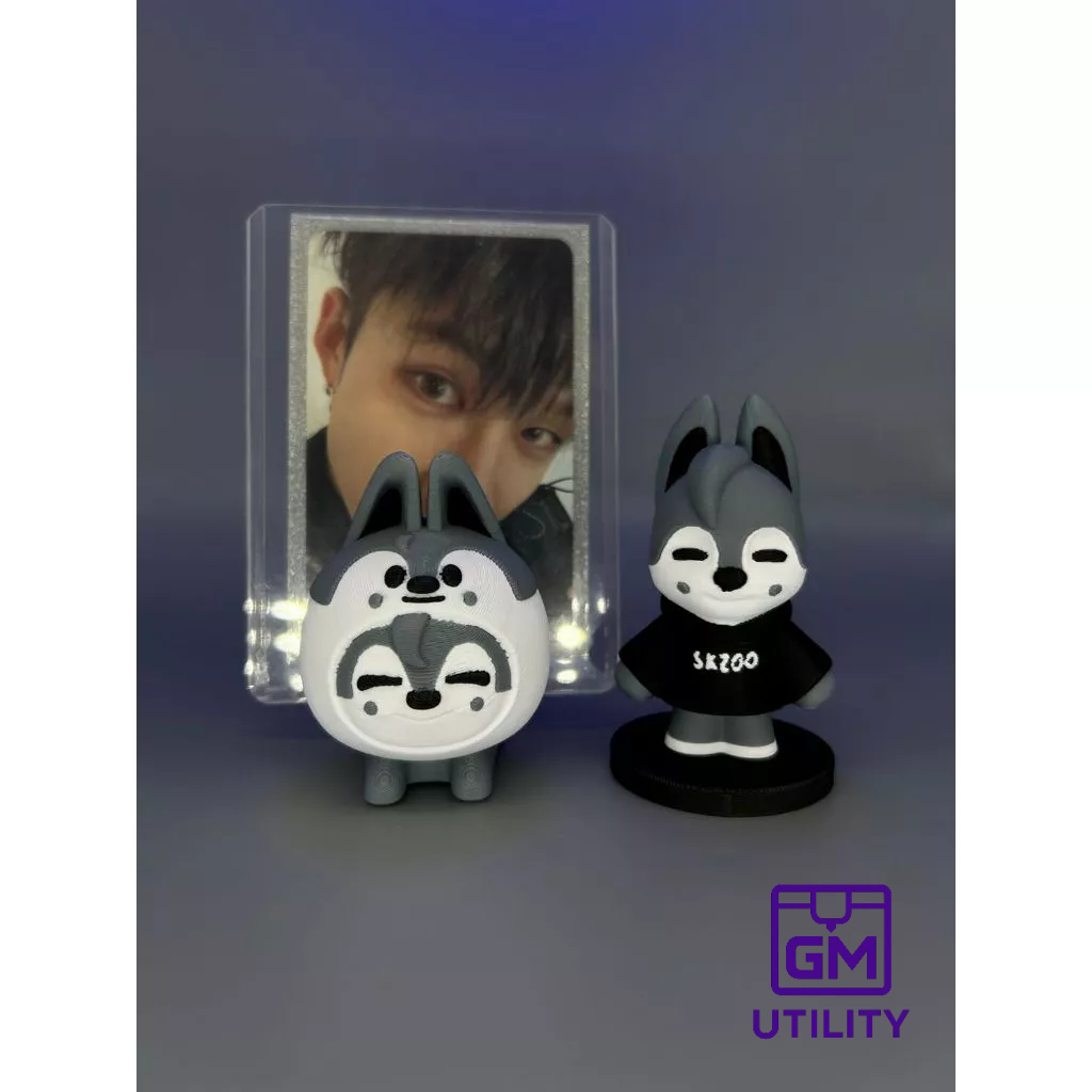 🔥PROMO 6.6🔥 KIT Wolf Chan 🐺 ( Suporte Pijaminha Photocard Holder + Miniatura ) SKZOO Stray Kids Bang Chan Fanmade KPOP
