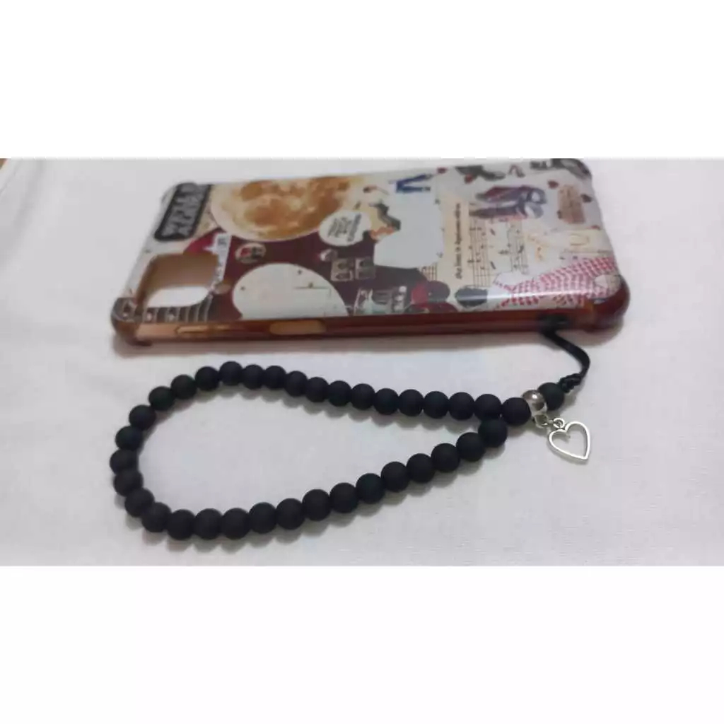 Alça pra celular, Strap Phone ou salva celular de miçangas pretas com pingente patinha ou coração prata ou dourado