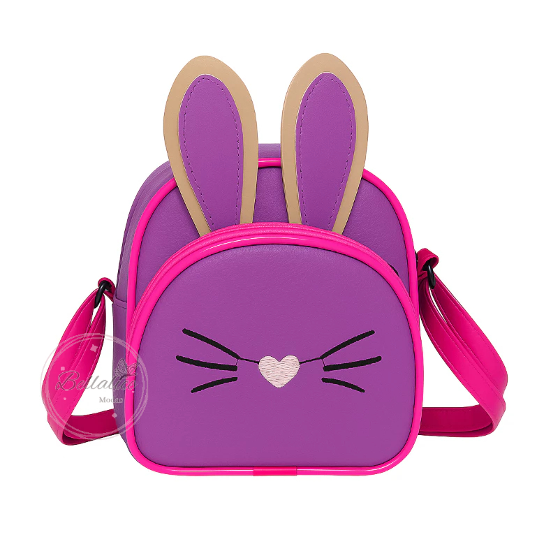 bolsa infantil de menina com dois compartimentos, alça regulável e orelhinhas de coelhinho..