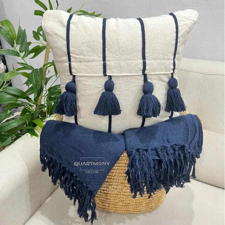 Kit Capa Almofada Pompom ( 1 Capa + 1 Manta ) Listra Azul Marinho Decorativa Rustica Carnaval em Oferta na Shopee