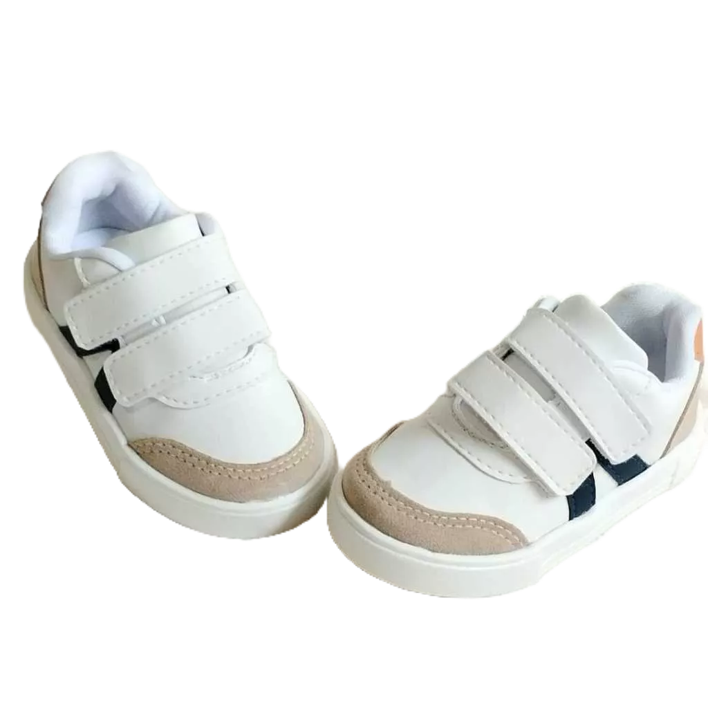 Tênis infantil menino confortável Branco com Bege detalhe azul com fechamento fácil sapatenis