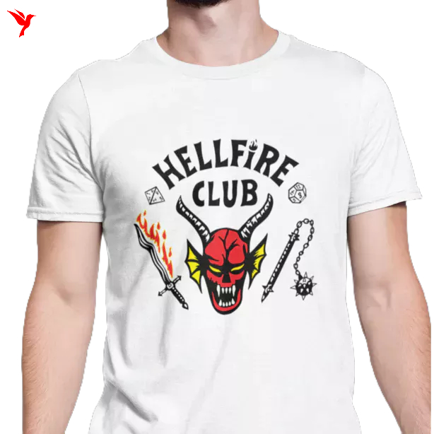 HELLFIRE CLUB STRANGER THINGS – CAMISETA PREMIUM UNISSEX 100% ALGODÃO 30.1 | LA KOLIBRO