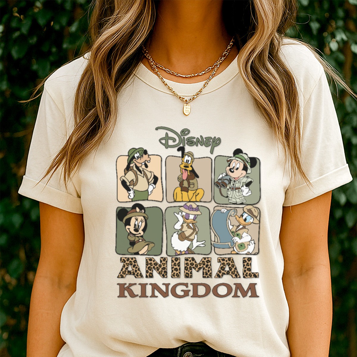 T-Shirt Feminina Exploradores Disney em clima de safari animado