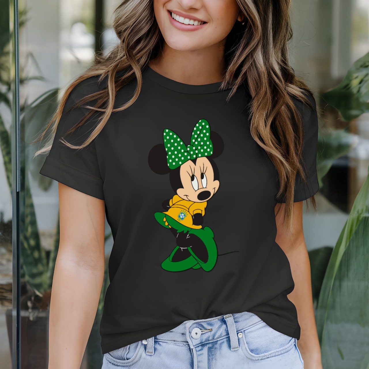 Camiseta Feminina Personagem Divertida Com Laço Verde E Look Brasil