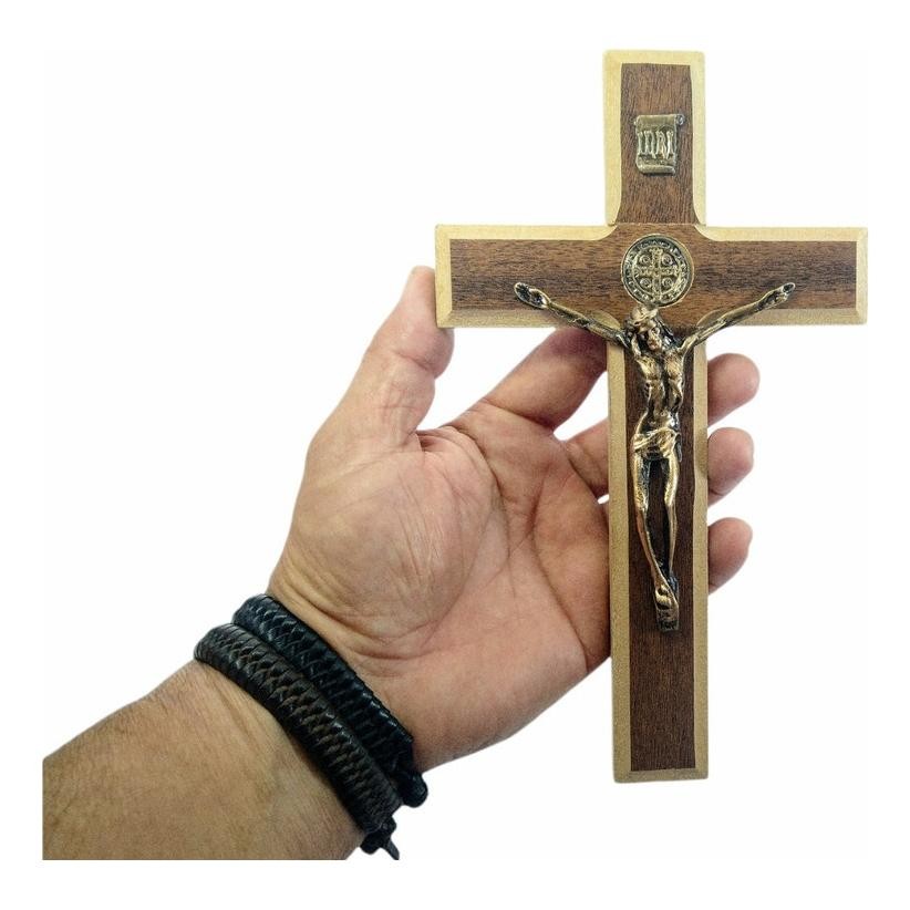 Crucifixo De Parede Madeira Metal São Bento Lindo 23cm em Oferta na Shopee
