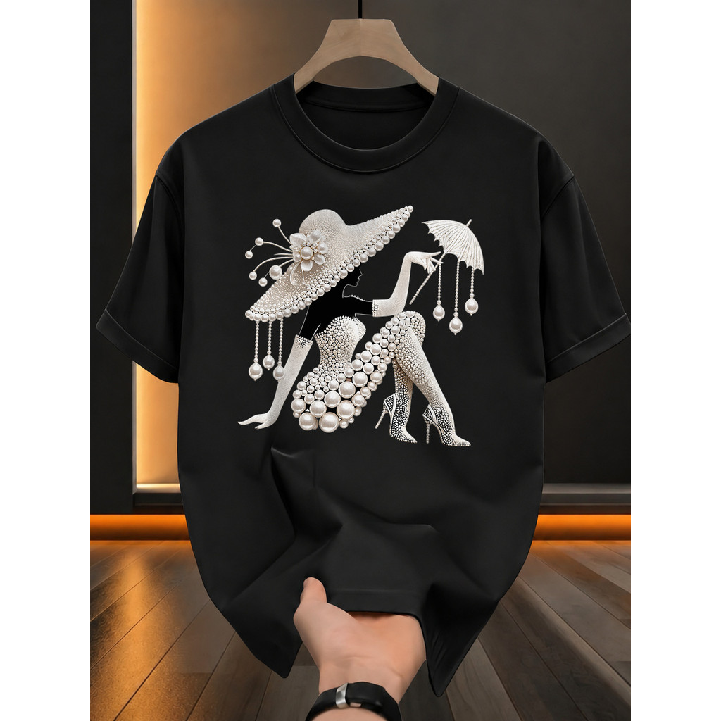 Camiseta Unissex 100% Algodão Oversize Mulher com chapéu de pérolas chapéu de abas largas estilo socialite clássico arte