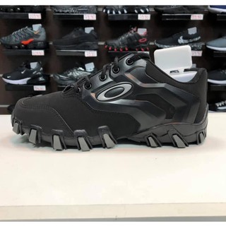 tênis da oakley bravo