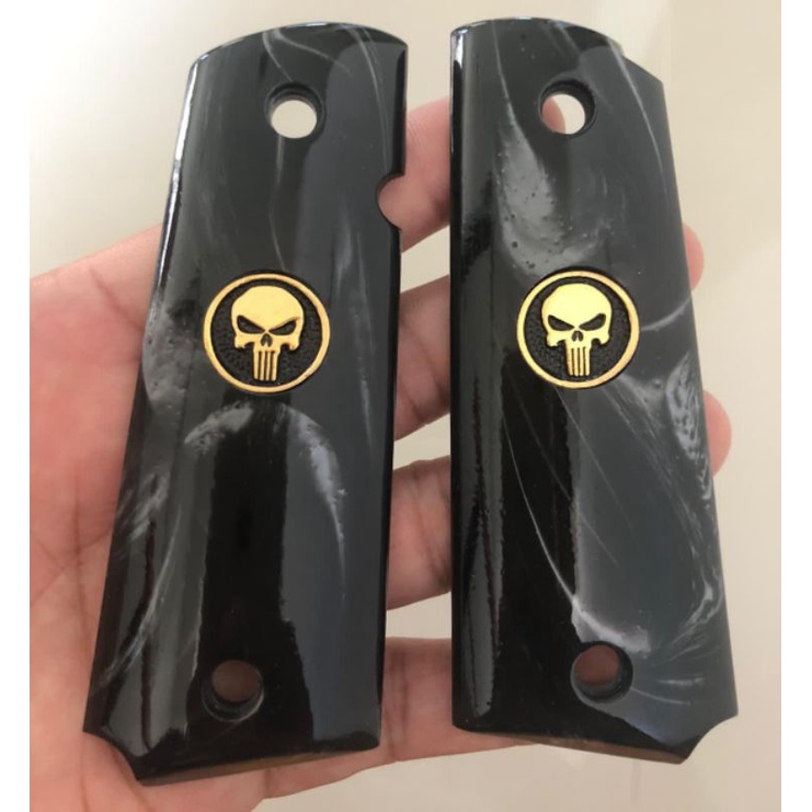Empunhadura Tala Madrepérola Negra Logo Justiceiro Metal Dourado Taurus PT1911 Pistolas Plataforma 1911 Colt, Smith Wesson, Ruger, Sig, Remington, Springfield, Kimber






