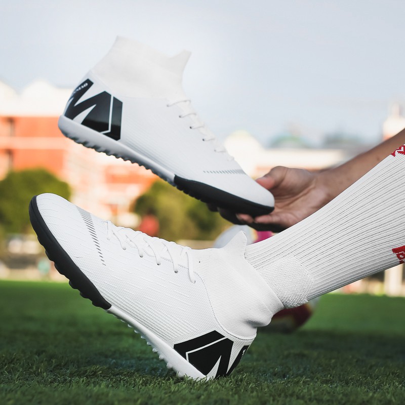 chuteira de futsal com cano alto