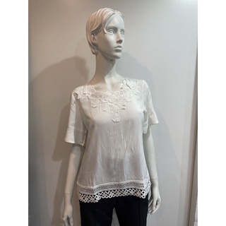 Blusa feminina lisa em viscose com renda J105