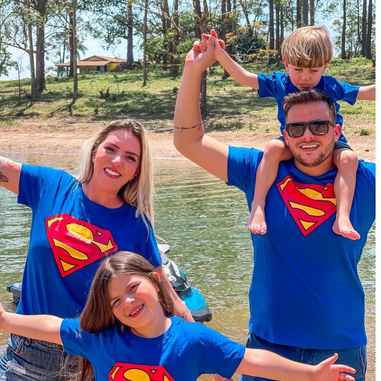 Camiseta Feminina Personalizada ou Masculina Adulto ou infantil Moda Geek Familia Superman Royal