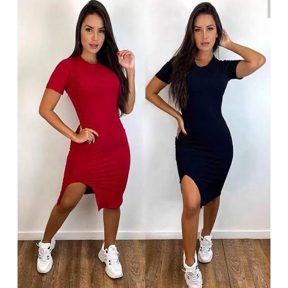 vestido colado com abertura na perna
