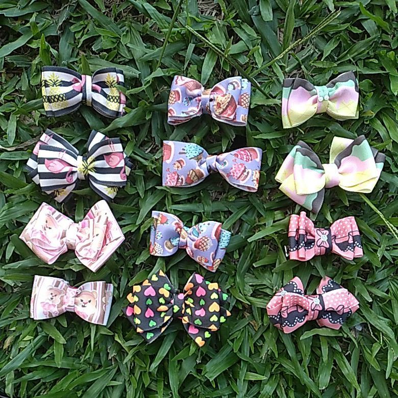 Laço de cabelo infantil de gorgurão estampado.