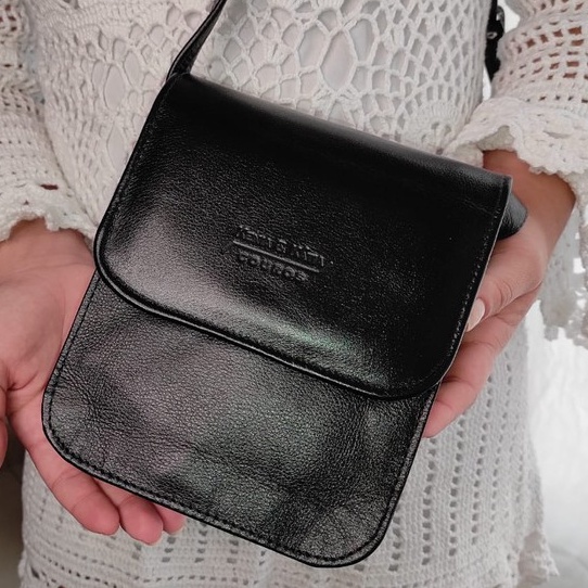 Bolsa Capanga Transversal (B028p) em Couro Legítimo , unissex, com Porta Mini iP