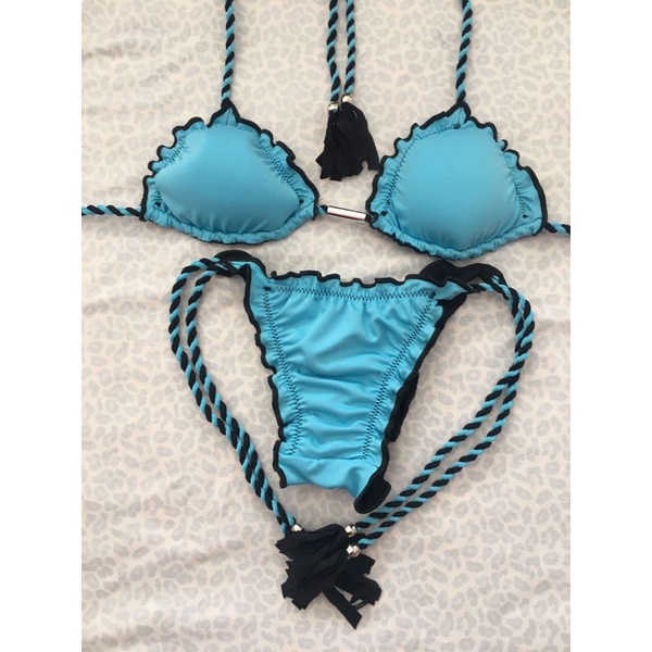 Biquini ripple todo dupla face azul bebe com preto com bojo empina bumbum e frufru