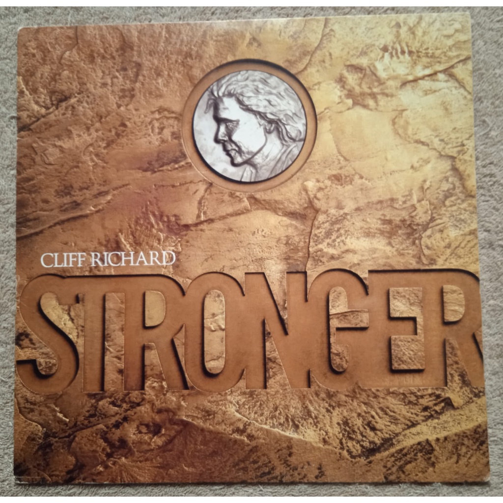 LP Cliff Richard - Stronger com encarte (001)