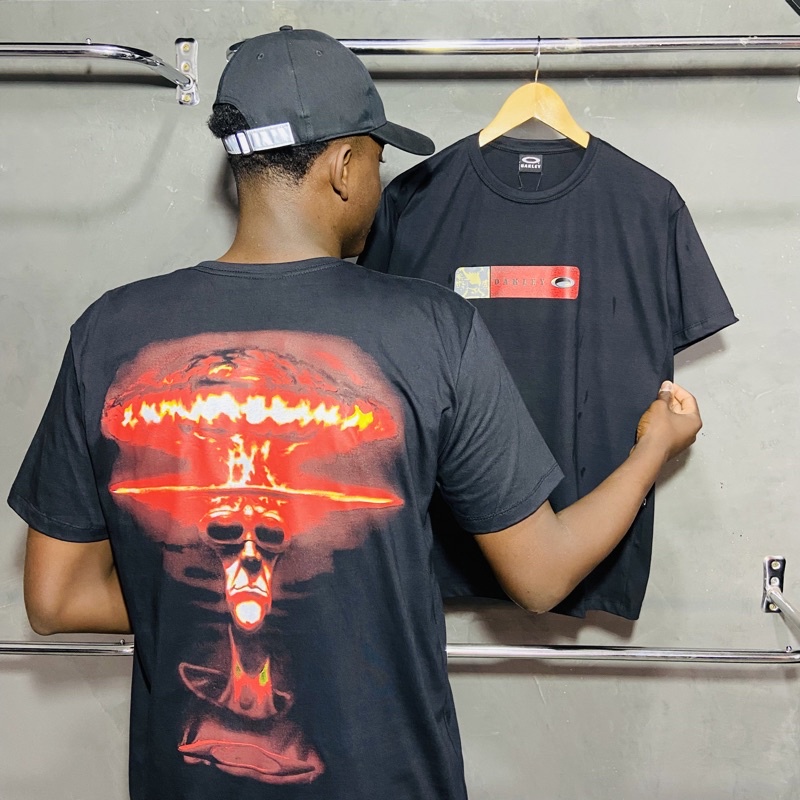 Camiseta Oakley CUSTOM RARA ( raridade ) edição Ott Explosão