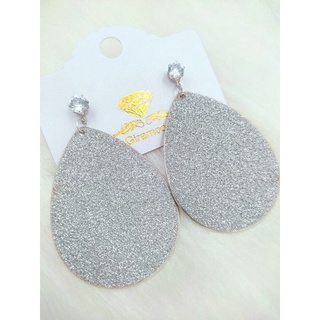 brinco metal com encapado de glitter