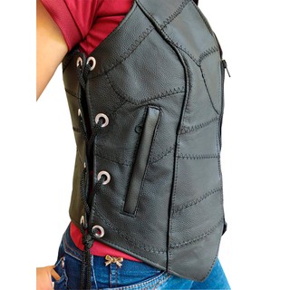 Colete Motociclista Feminino de Retalho de Couro com Regulagem Lateral.