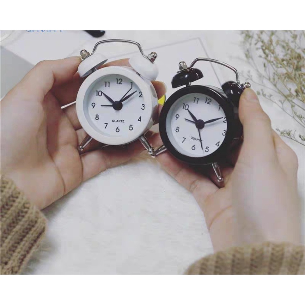 HYQ0220 Mini relógio despertador de mesa pequeno redondo Colorido em Oferta na Shopee