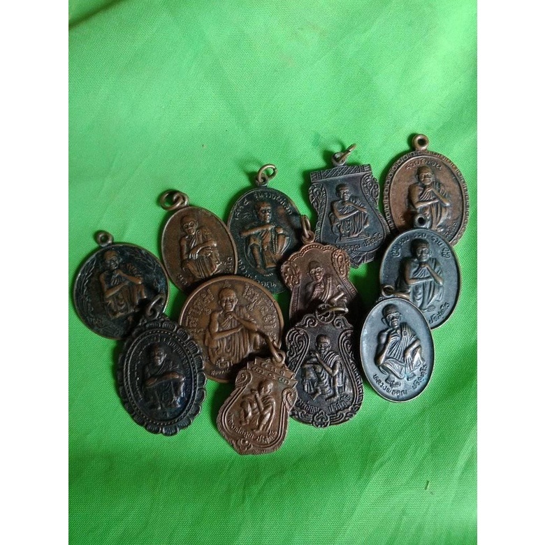 รูปสินค้า พระกล่องรวม สุ่มได้หลายองค์ พระแท้ ส่งฟรีถึงบ้าน
