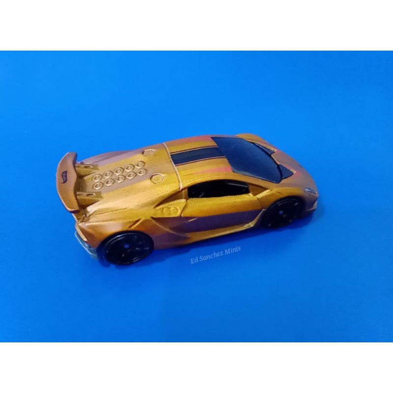 hot wheels lamborghini sesto elemento gold