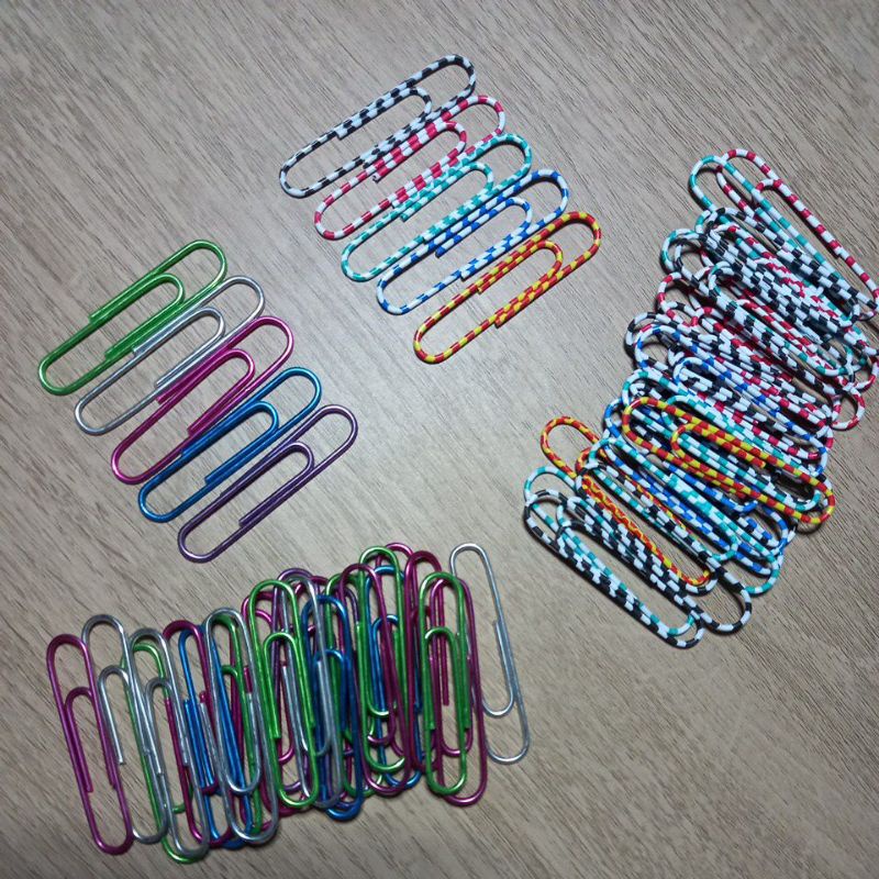 Clipe para papel, de plástico com acabamento metálico, clipes coloridos metálicos - listrados 5cm - Caixa com 30 un em Oferta na Shopee