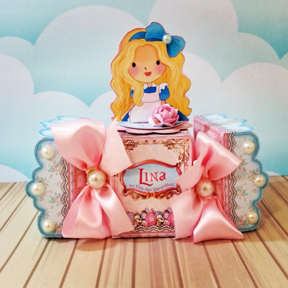 Kit Festa Alice No País Das Maravilhas Caixa Milk, Centro De Mesa, Bala, Sacolinha Surpresa, Meia Bala