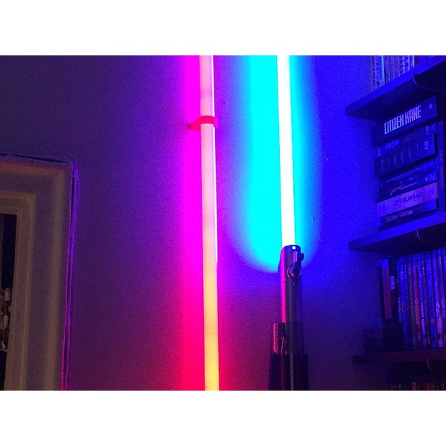Suporte De Parede Vertical Sabre De Luz / Lightsaber
