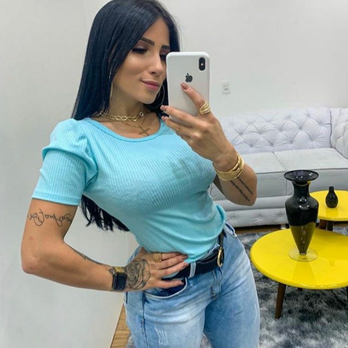 Blusa feminina manga bufante princesa curta malha canelada com elastano moda influencer