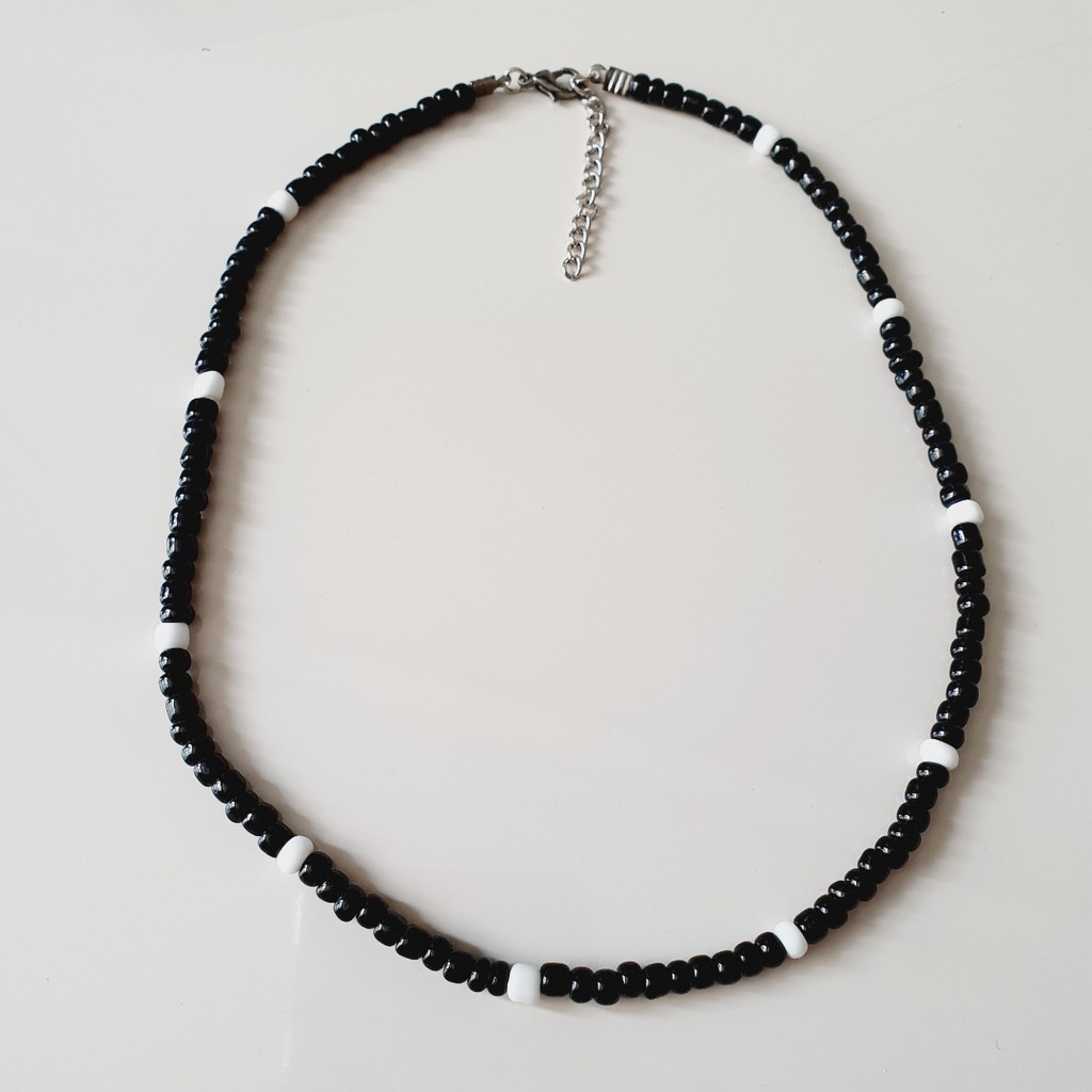 Choker/Colar preto com detalhes branco/ Colar preto e branco miçanga M 4mm