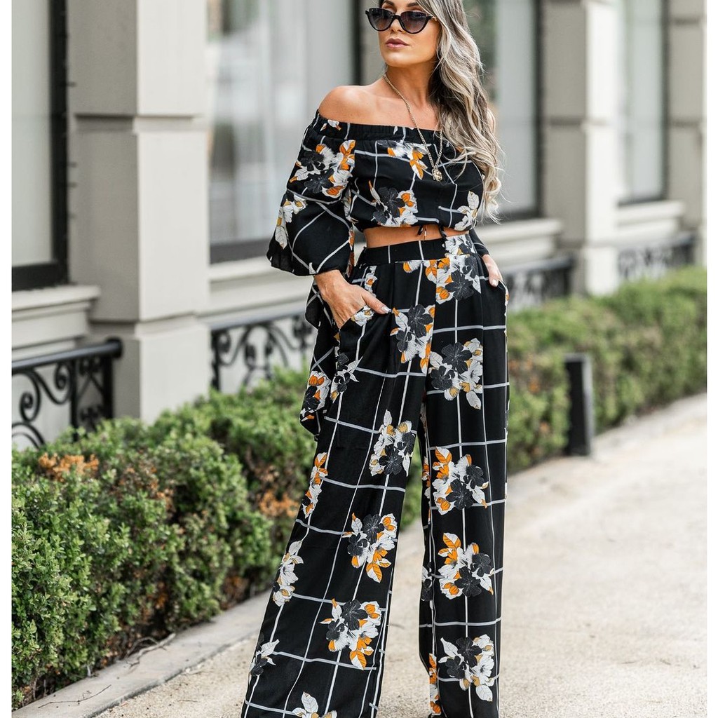Conjunto feminino Cropped e calça pantalona estampa floral Ombro a Ombro