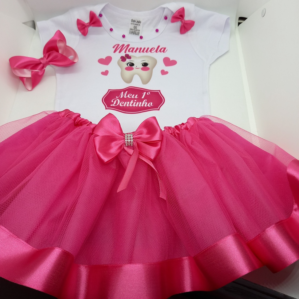 Body personalizado para mesversario ou aniversario com saia de tule e laço tema Meu Primeiro Dentinho.
