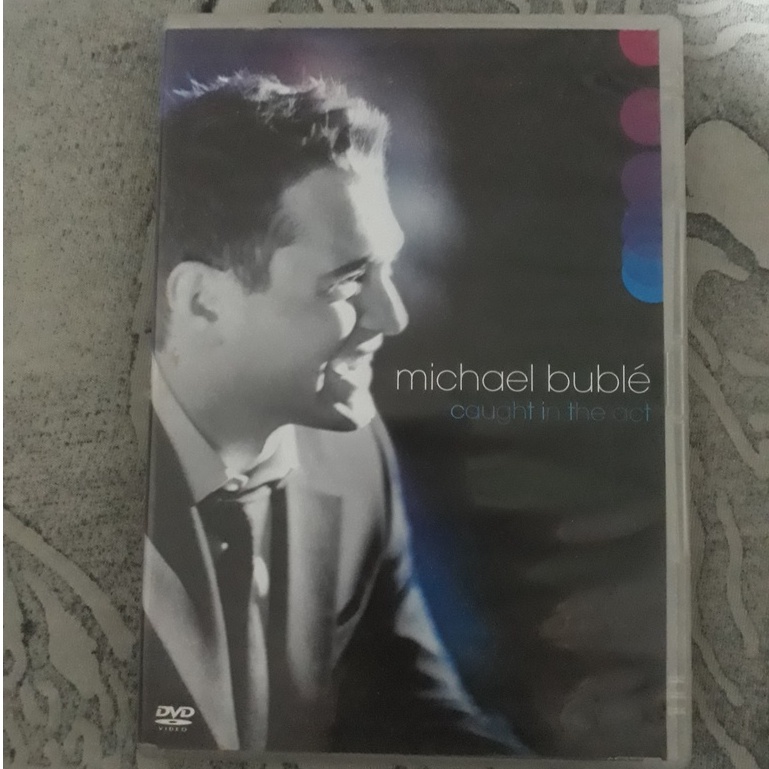 DVD + CD MICHAEL BUBLÉ - CAUGHT IN THE ACT - EM ÓTIMO ESTADO