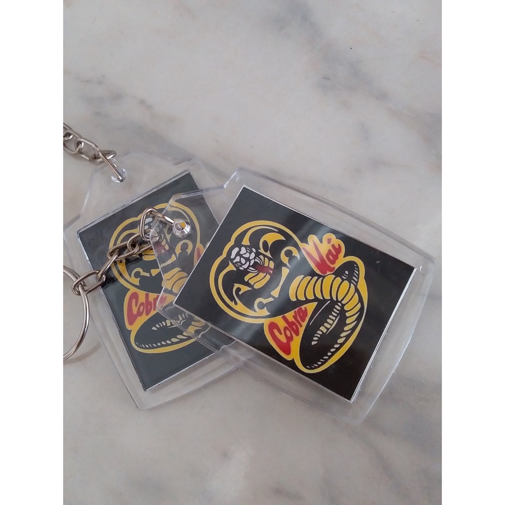 chaveiro personalizado maratona seriado net karatê cobra kai dupla face