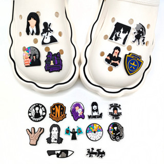 Encantos Engraçados De Sapatos Para Croc DIY Slipper PVC Acessórios Drama Americano Série Quarta-Feira