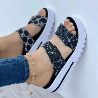 Sandália Plataforma Feminina Com Fivela Em Cores Únicas