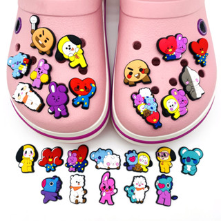 Bonito Jibz 1pcs cartoon BTS Personagem Croc Encanta Sapatos Pin Acessórios Decorar Chinelos Sandálias Fivela Crianças Presentes