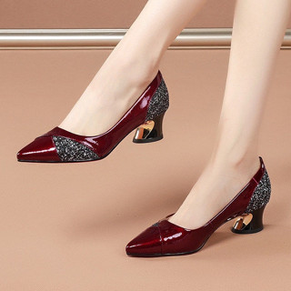 Sapatos De Boca Rasa De Couro Patenteado Femininos Pontudos Primavera E Outono Novos Salto Grosso De Lantejoulas Lindas Baixo
