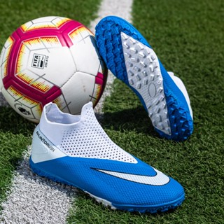 Sapatos de futebol de tamanho grande TF são sapatos duráveis ​​e garra fortes.Botas de futebol