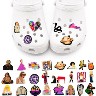 Cantora 1pcs Quente Taylor Croc Sapatos Encantados Cartoon anime Acessórios De Bricolage Tamancos Decorativos Sandálias De Jardim Jibz Presente Para Crianças