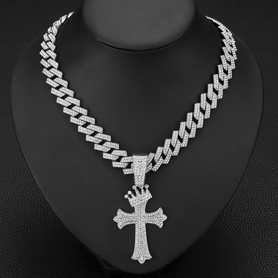 Novo corrente cravejada Coelho cubano Hip Hop ice cravejado Coelho cubano Full Diamond Crown Cross Pendant Coelho masculino Diamond Chain cubana