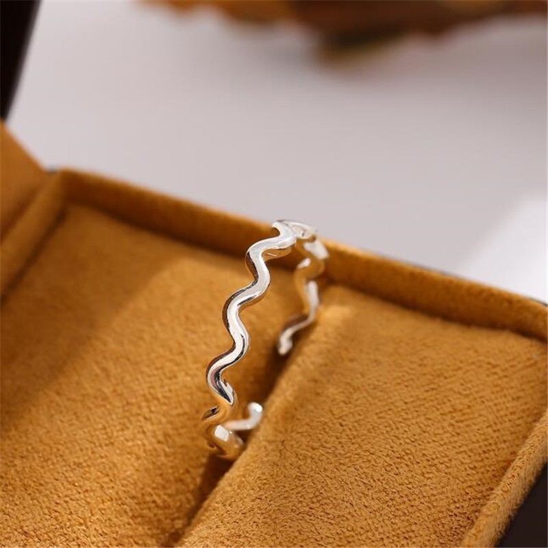 Novo Estilo Anel de Prata 925 Sterling Anel de Prata Simples Moda Simples Doce Brilho Torcido Personalidade Criativa Pequena Onda Geométrica Aberta Anel Aberto Feminino Jóias de Prata Acessórios de Anel Ajustável CR085