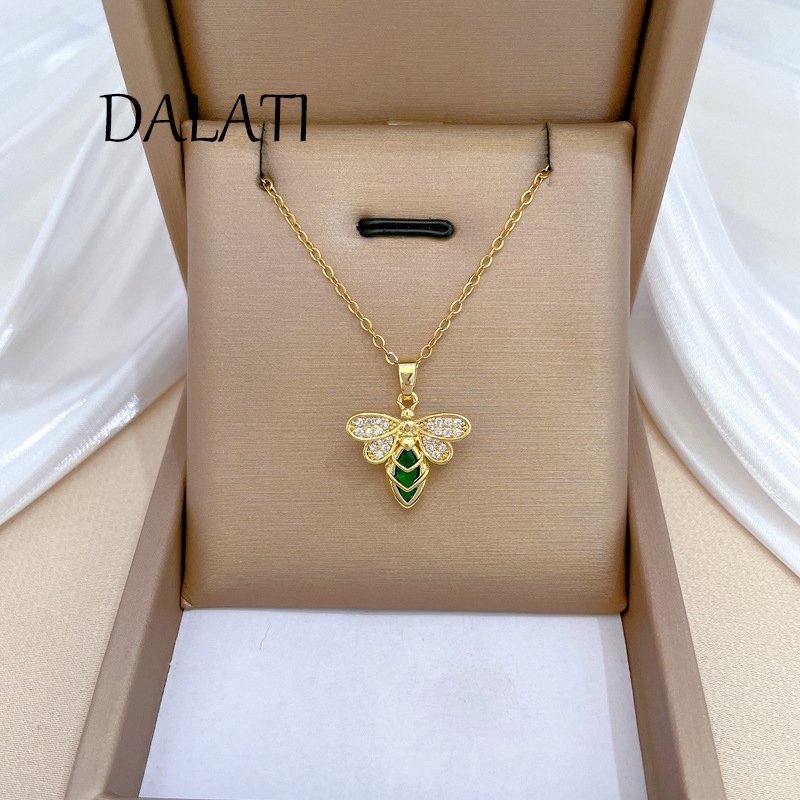 Dalati Colar de Aço Titânio Colar de Aço Dalati Colar de Aço Verde Abelha Light Luxo Lindo e Lindo Colar de Diamante Completo Cadeia de Clavícula Feminina Titânio