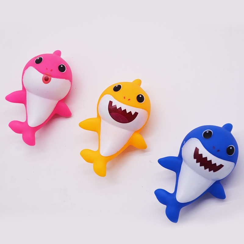 Brinquedo de Banho Baby Shark – Boneco de Vinil Macio e Fofo