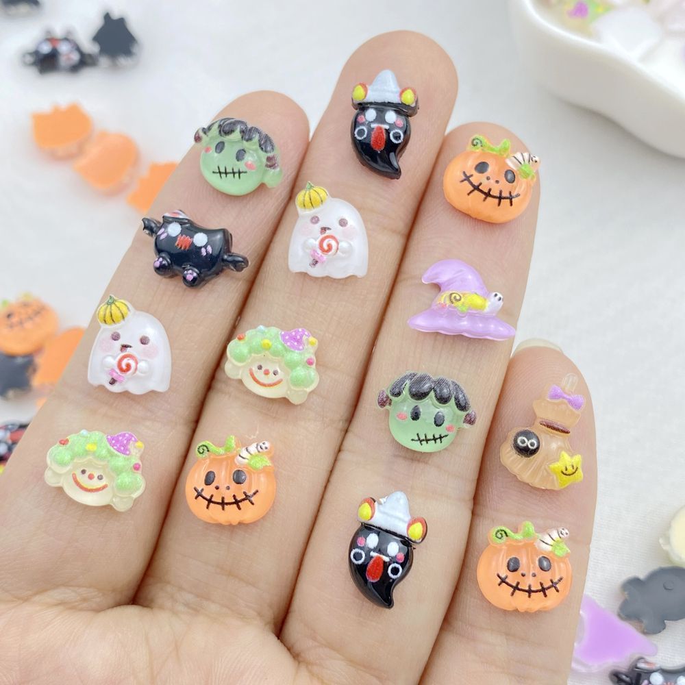 Desenho animado de Resina Cores Brilhantes Mini Morcegos Brilhantes de Halloween, Fantasmas, Série Spider Web, Usado para Decoração de Unhas, 50 Peças.