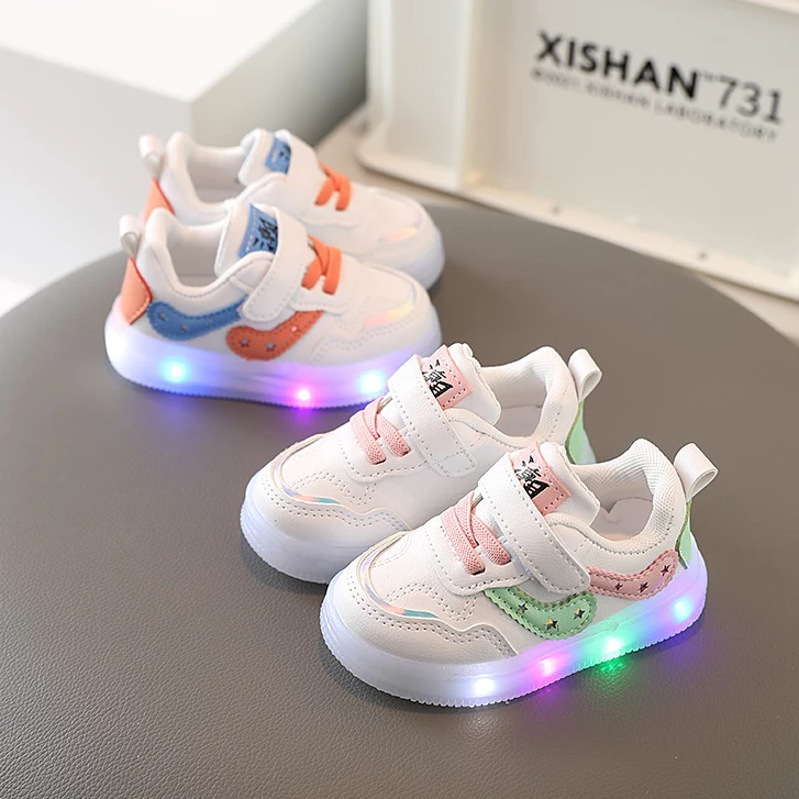 Tênis infantil 0-8 anos de  bebê Calçados infantis Menino Menina Luzes LED Sapatos casuais Leve e macio — imagem 1