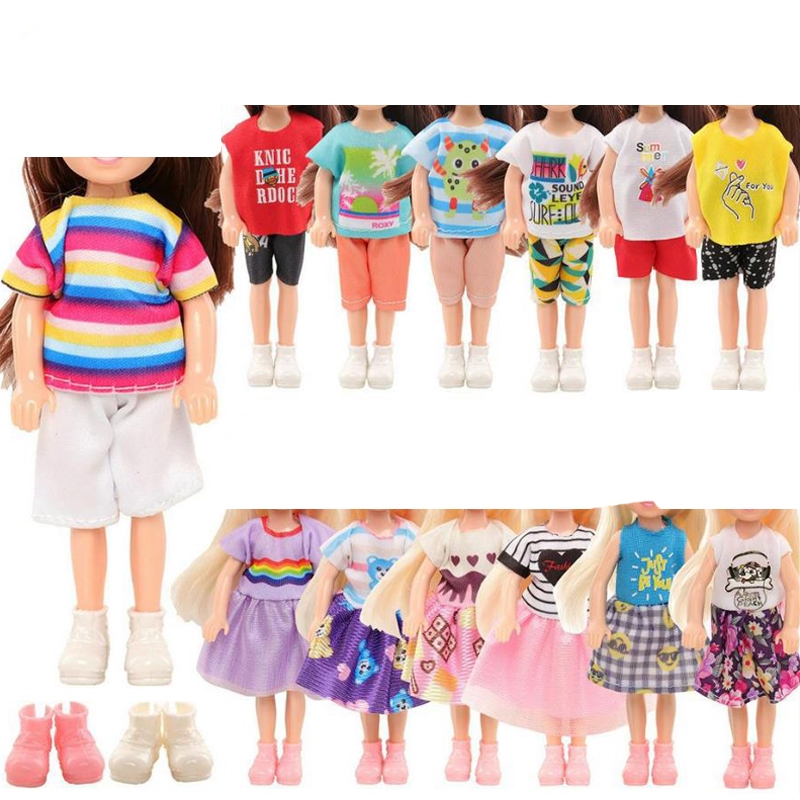 (Sem Boneca) Novo Estilo Aleatório 7 Peças Roupas = 3 Saias + 2 Tops E Calças Sapatos Para Brinquedos Infantis De 5 Polegadas